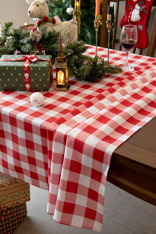 Essifunia machine-washable tablecloth, easy care for busy households and events.