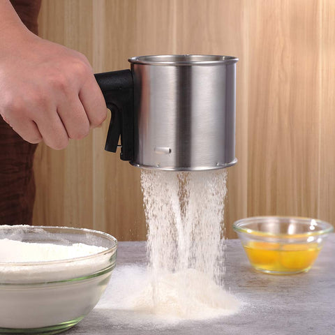 Etens deluxe gift box highlights premium kitchen tool for bakers.