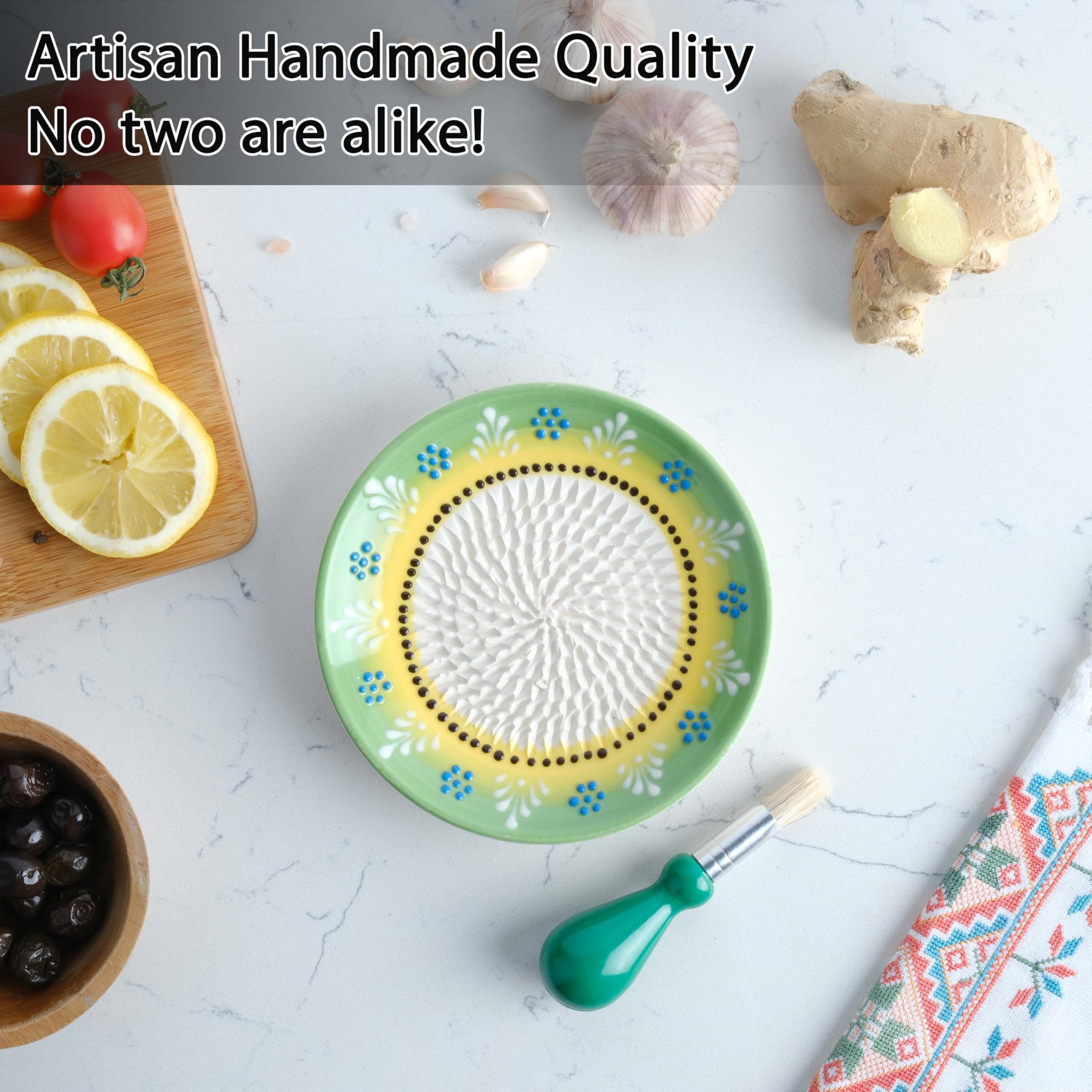 EVANILIFE cheese and spice grater plate lets you grate chocolate or cheese easily.