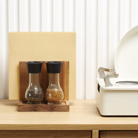EverBBKing smooth-edged napkin holder prevents snags during meals.