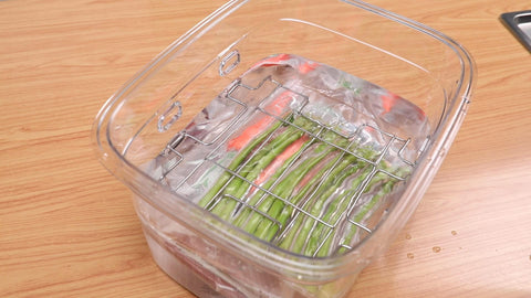EVERIE collapsible silicone lid enabling mid-cook refills