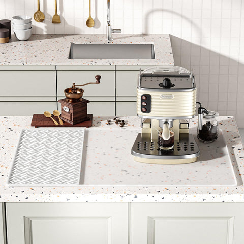 EWX detachable drying layer dries cups and spoons after use.