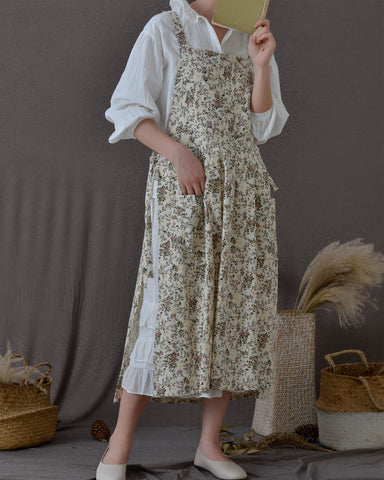 FADUOFA embroidered waterproof apron showcases stylish pattern while protecting clothes.