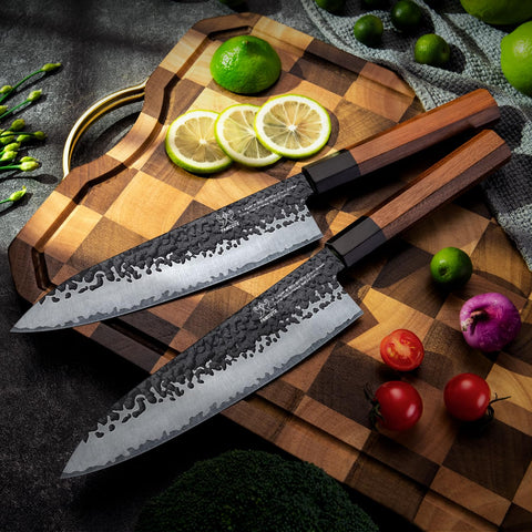 FAMCÜTE knife non-slip octagonal handle provides steady balance during chopping tasks.