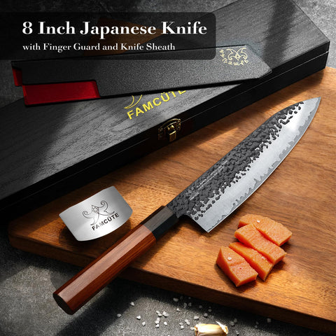 FAMCÜTE hand-forged 5-layer blade detail demonstrates craftsmanship and durability.