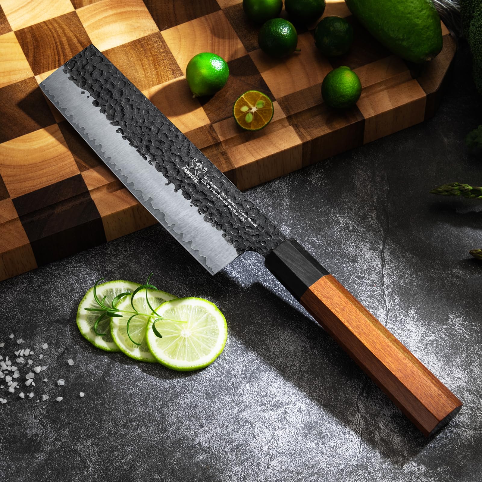 FAMCÜTE high-carbon stainless steel blade shown for durability and sharpness