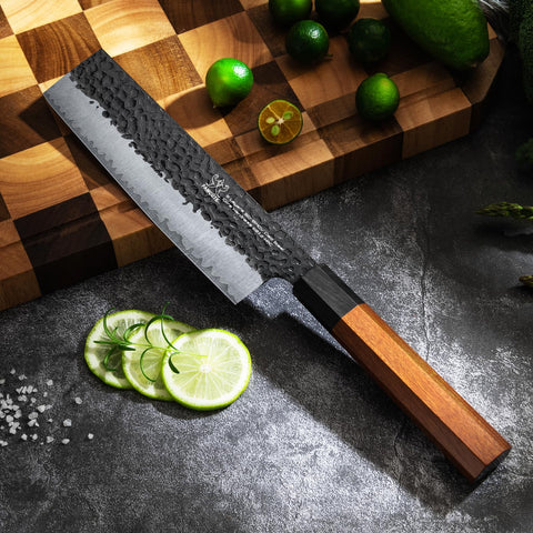 FAMCÜTE high-carbon stainless steel blade shown for durability and sharpness