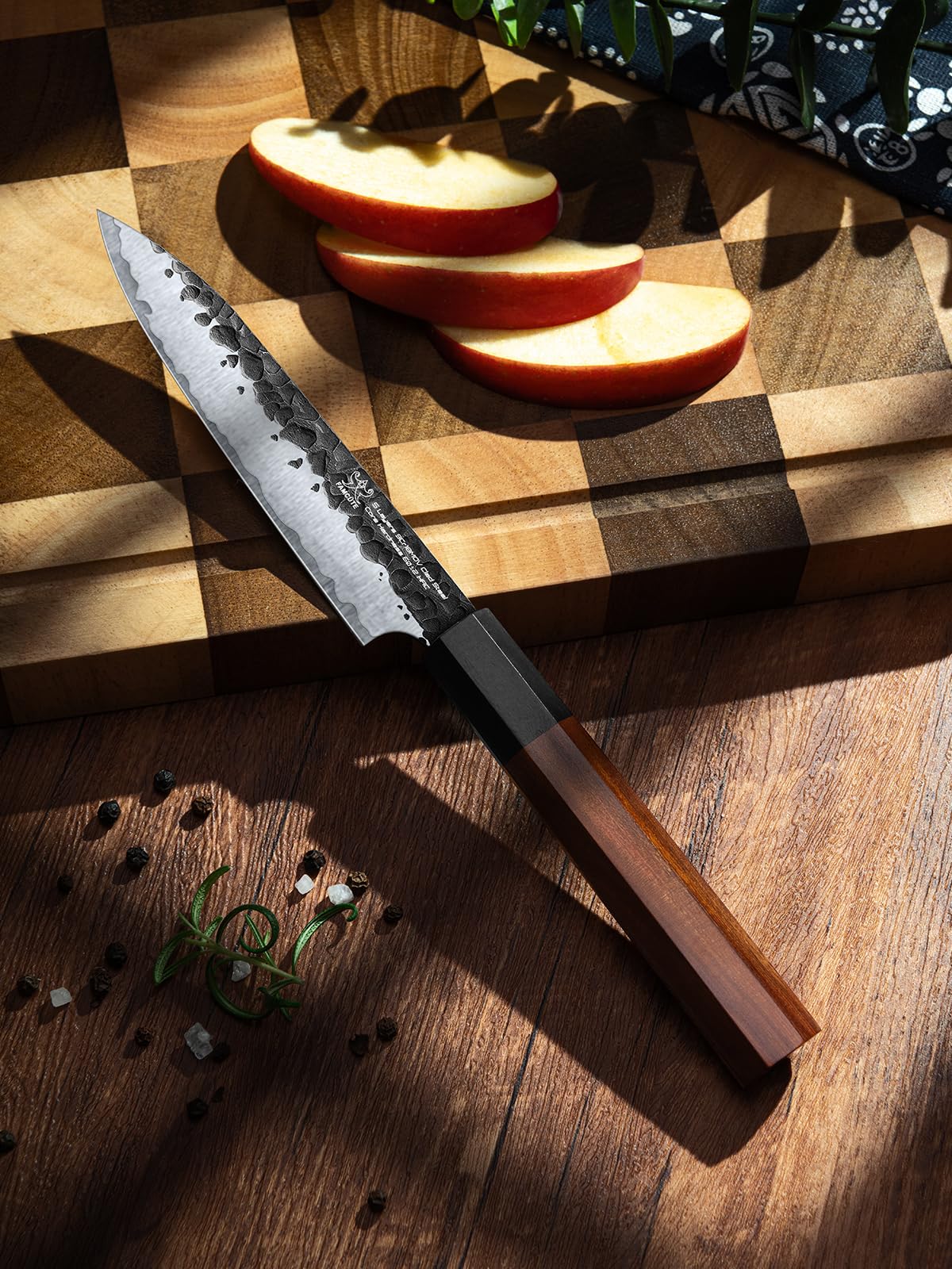 FAMCÜTE professional kitchen tool ready for precise fruit and vegetable prep.