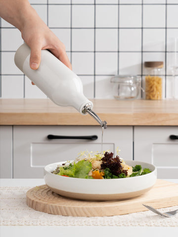Famiware Milkyway pourer close-up highlights precise flow and dust protection.