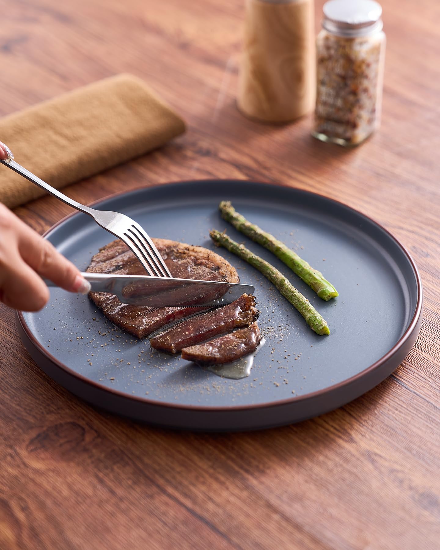 Stackable design of Famiware Nebula Ridge saves kitchen storage space