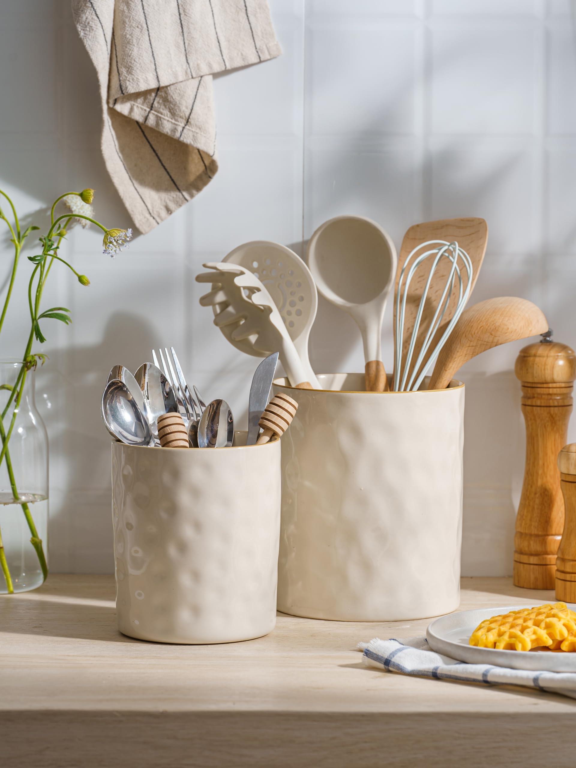 Famiware Ocean open-cutlery design keeps tools organized and accessible