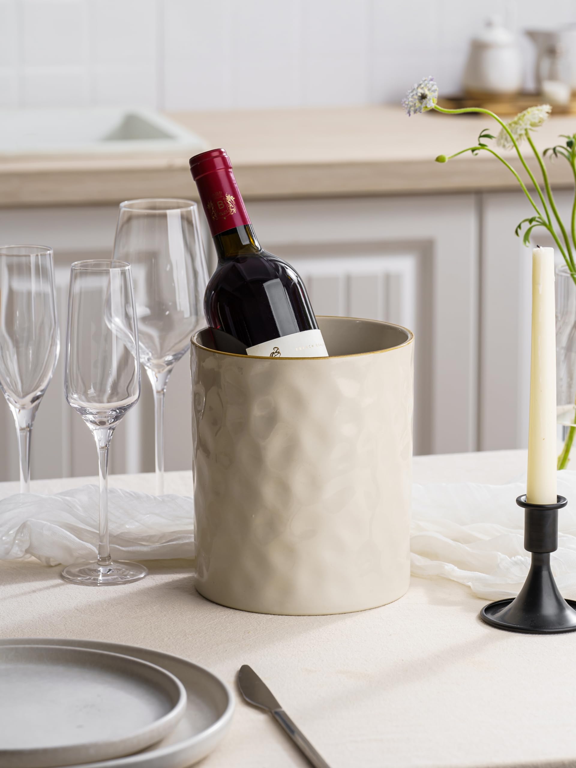 Famiware Ocean non-slip ceramic base resists tipping on countertops