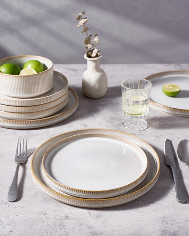 Ideal gift with distinctive glaze for housewarmings or celebrations.