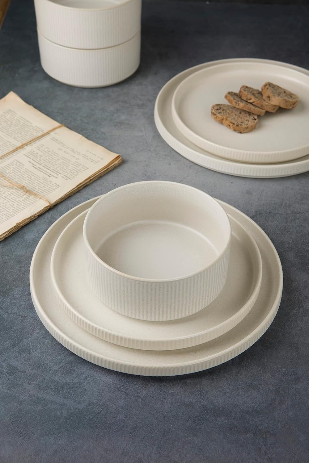 Famiware Star set stackable design with grooves for secure storage.