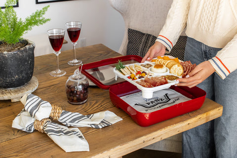 Fancy Panz charcuterie tray with lid on for secure transport