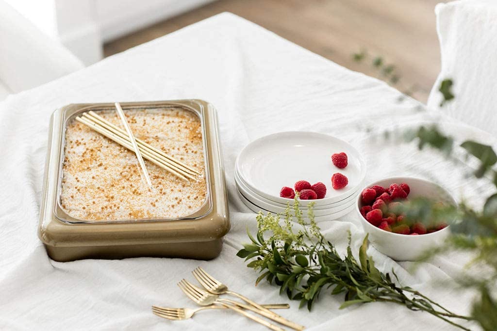 Fancy Panz serving spoon included for easy portioning and serving.