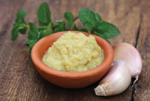 No lingering garlic odor transfers to hands after use.
