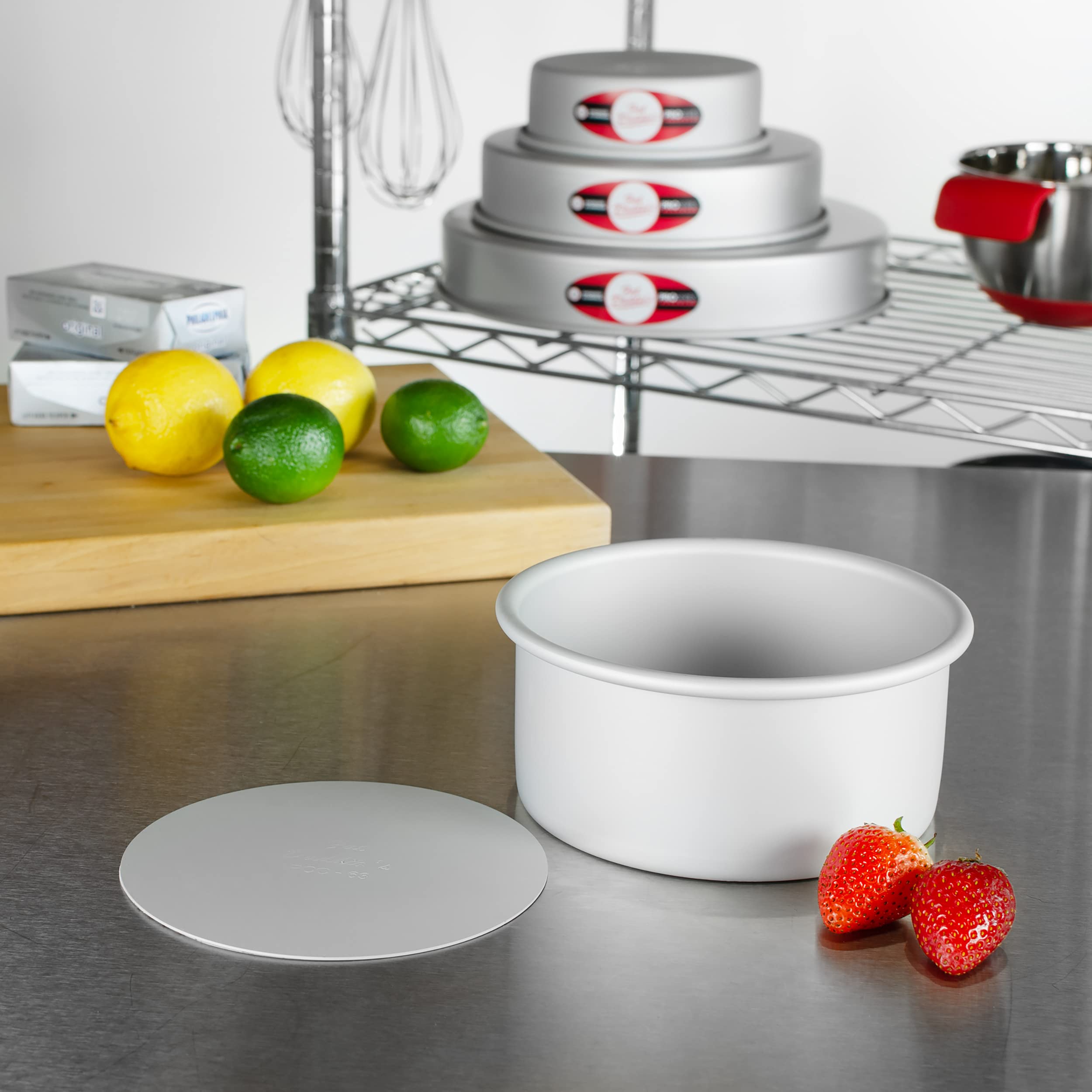 Bottom-depan design enables quick, clean release from the pan