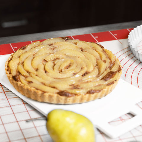 Fat Daddio's PFT-95 tart pan exterior dimensions show the 9.5-inch size.