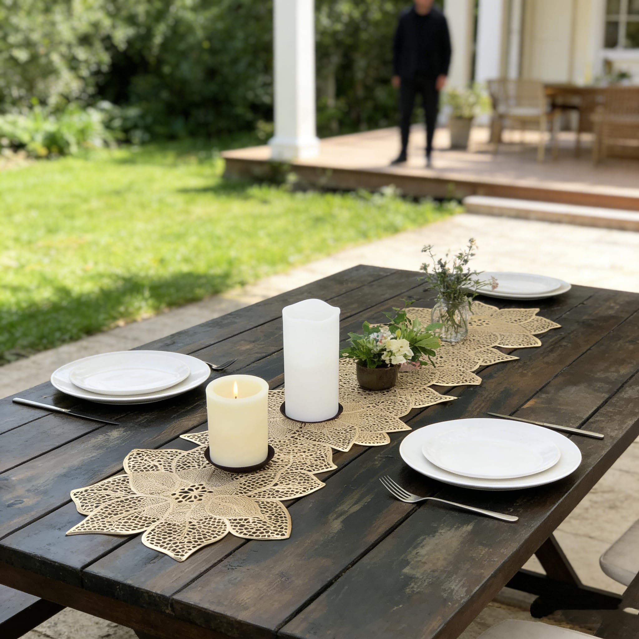 FAVE elegant gold table runner suited for weddings and banquets.