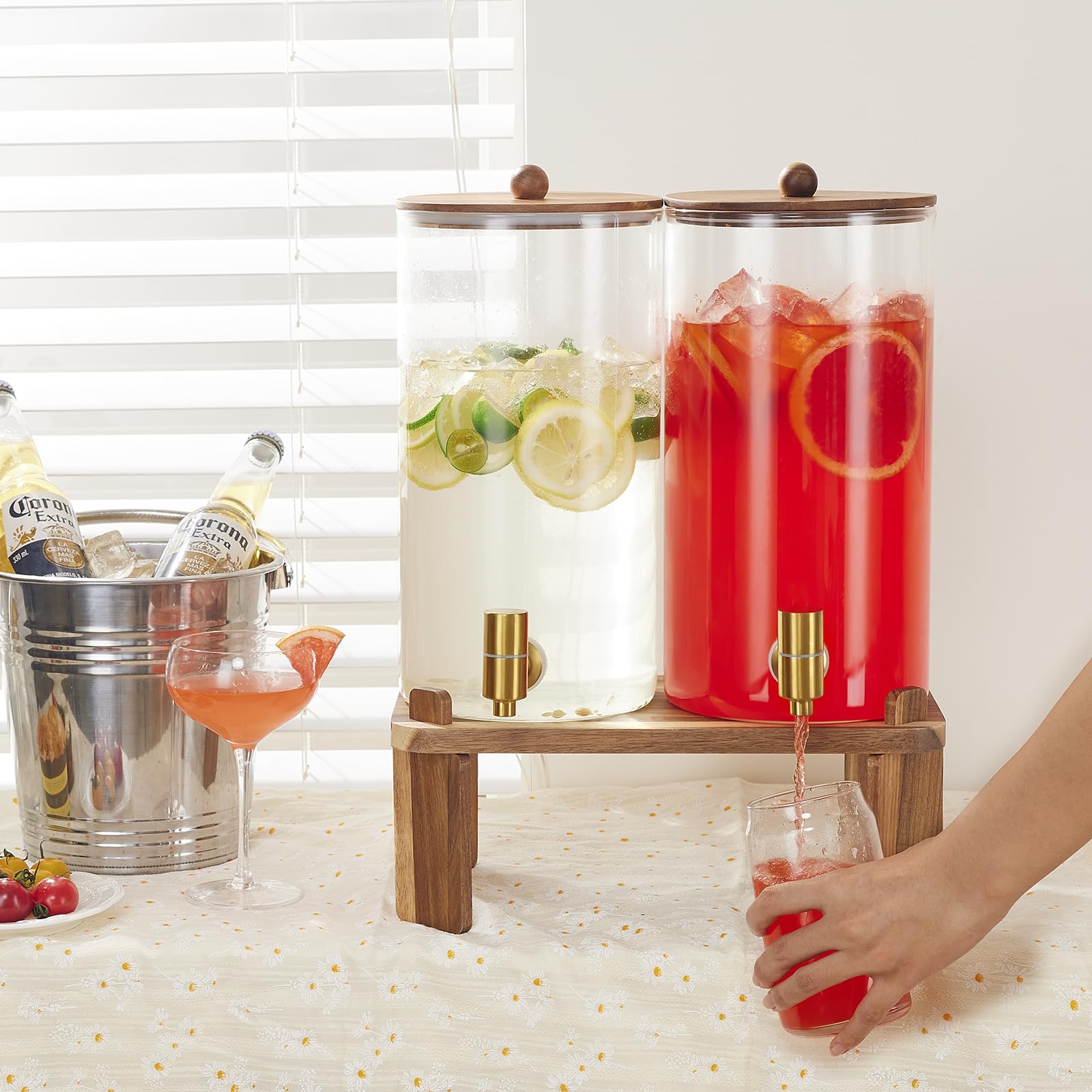 FavorFlavor glass lid with wood seal keeps beverages fresh during events.