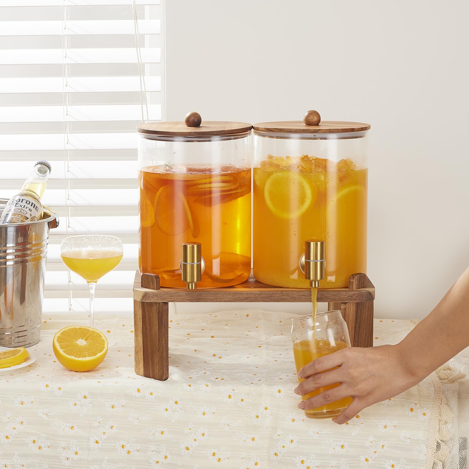 FavorFlavor large capacity 1 gallon dispenser ideal for lemonade, tea, and party drinks.