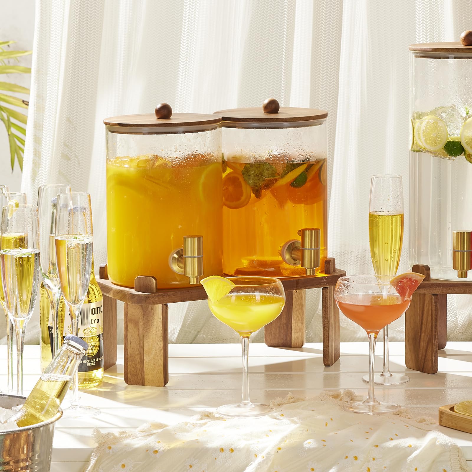 FavorFlavor stainless steel spigot provides smooth pours and easy cleanup.