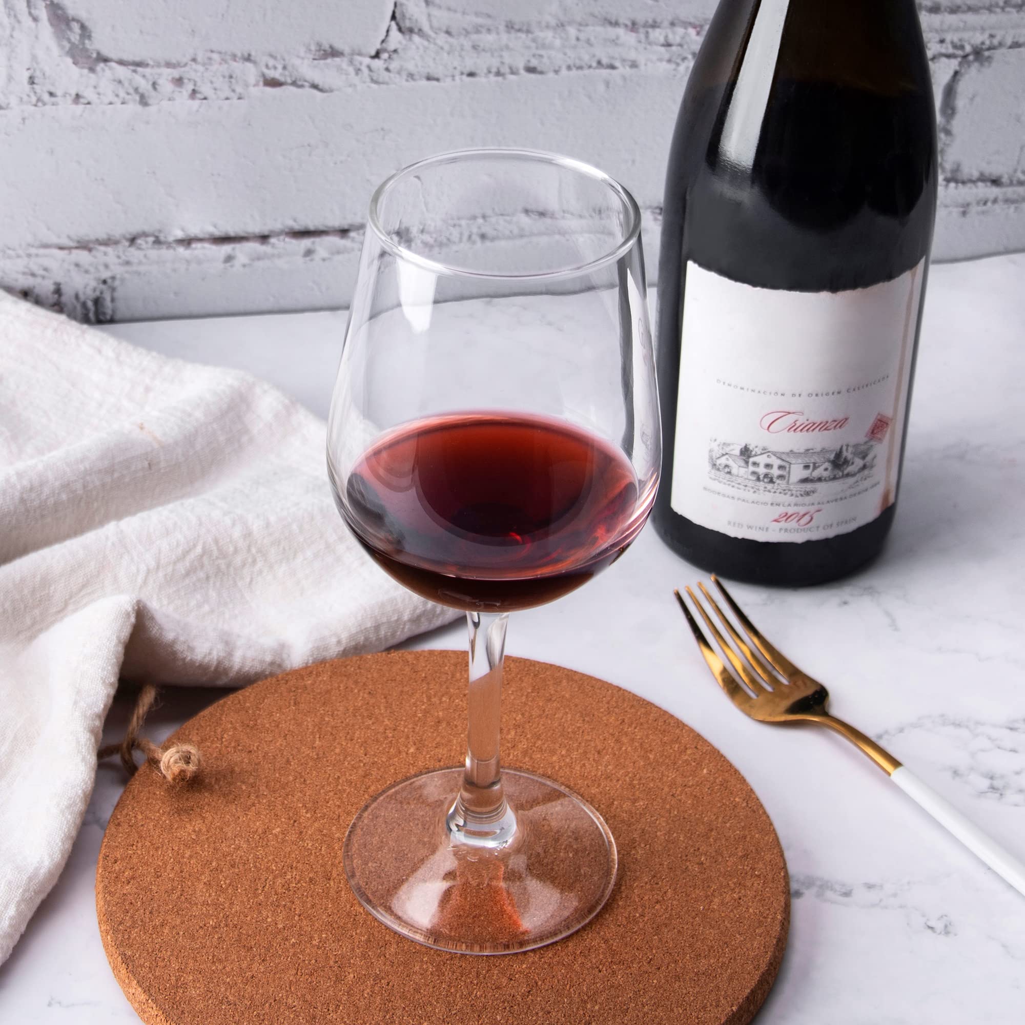 FAWLES flat-base wine glasses—stable stand and reliable performance.