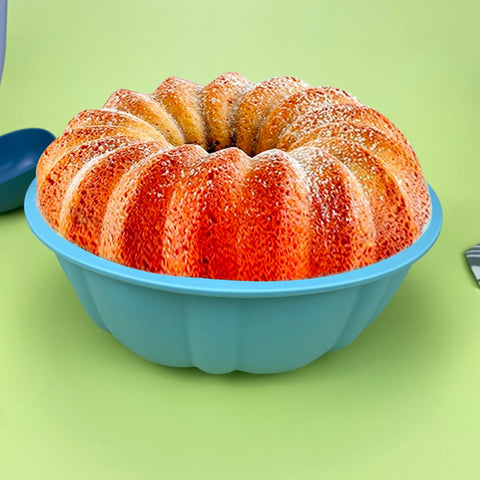 FCAIBEAR bundt pan delivers delicate curves and reliable release