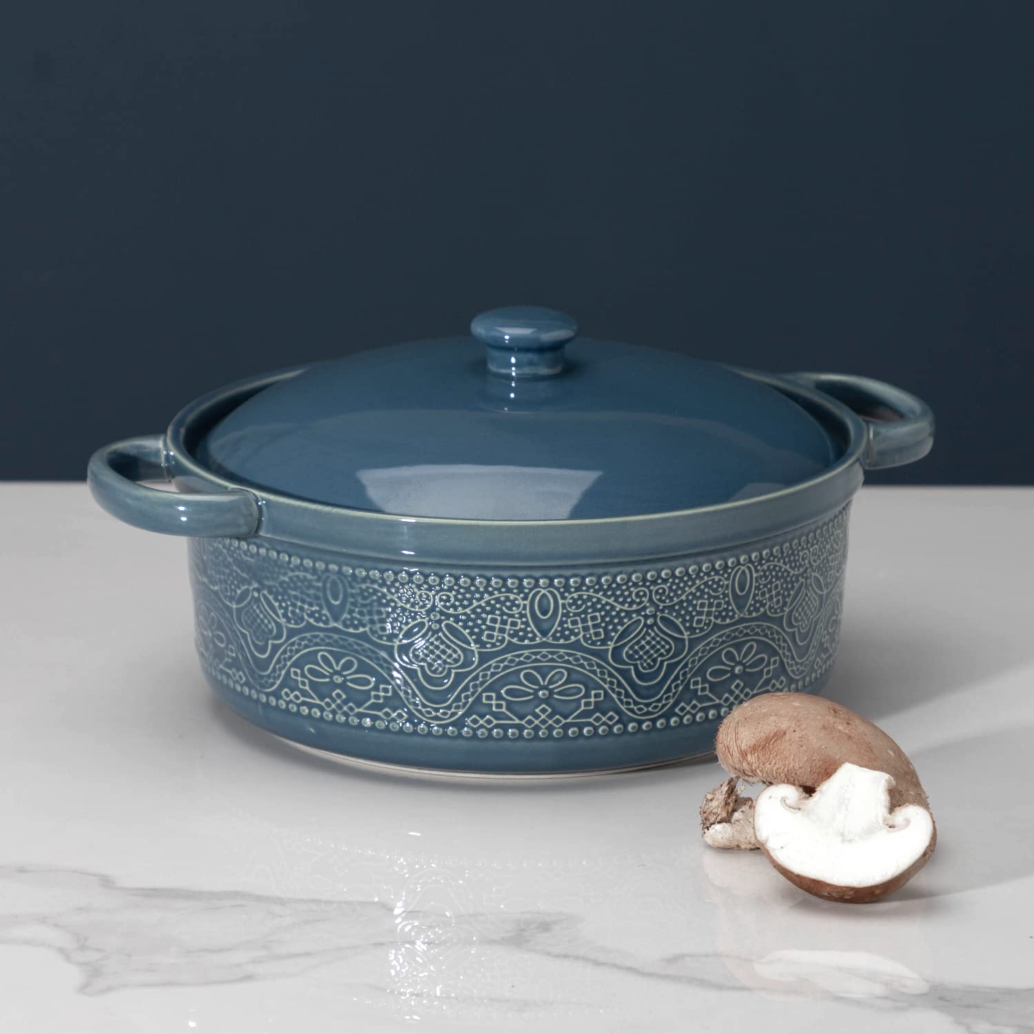 FE FUN ELEMENTS 2-quart casserole dish, oven-to-table convenience for intimate dinners.