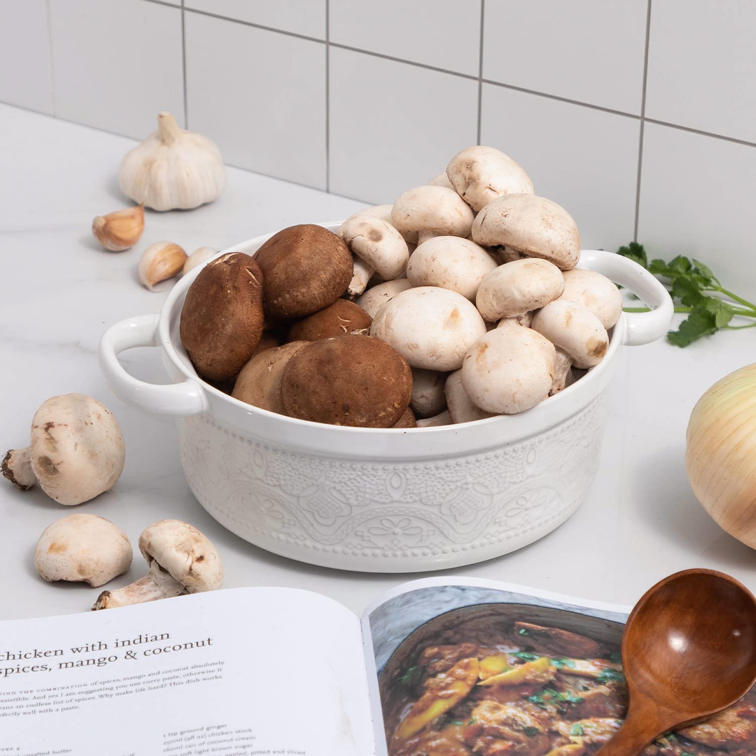 FE FUN ELEMENTS ergonomic serving handles for easy family-style plating.