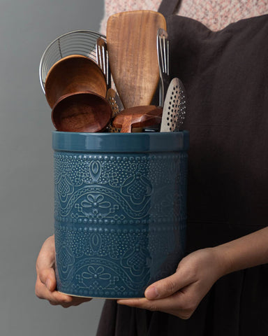 FE FUN ELEMENTS ceramic holder doubles as an ice bucket when needed