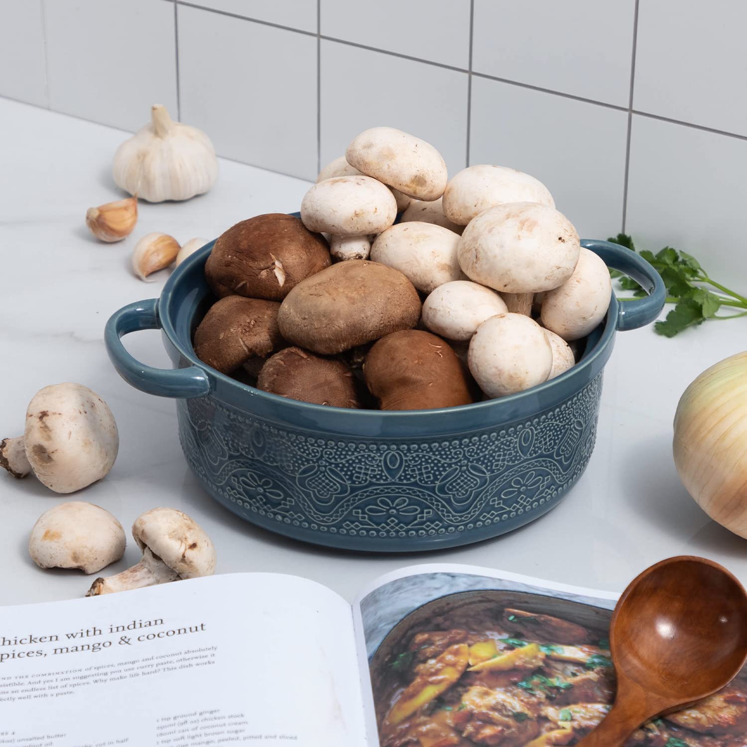 FE FUN ELEMENTS Clare glaze finish brightens every serving with a clean, lead-free glaze.
