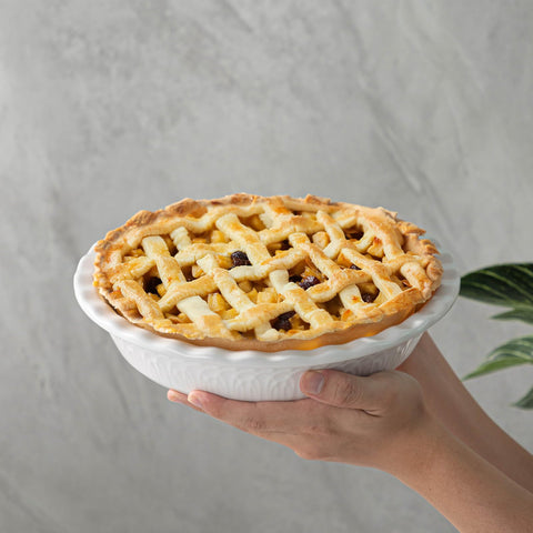 FE FUN ELEMENTS dishwasher-safe pie pan simplifies cleanup after baking
