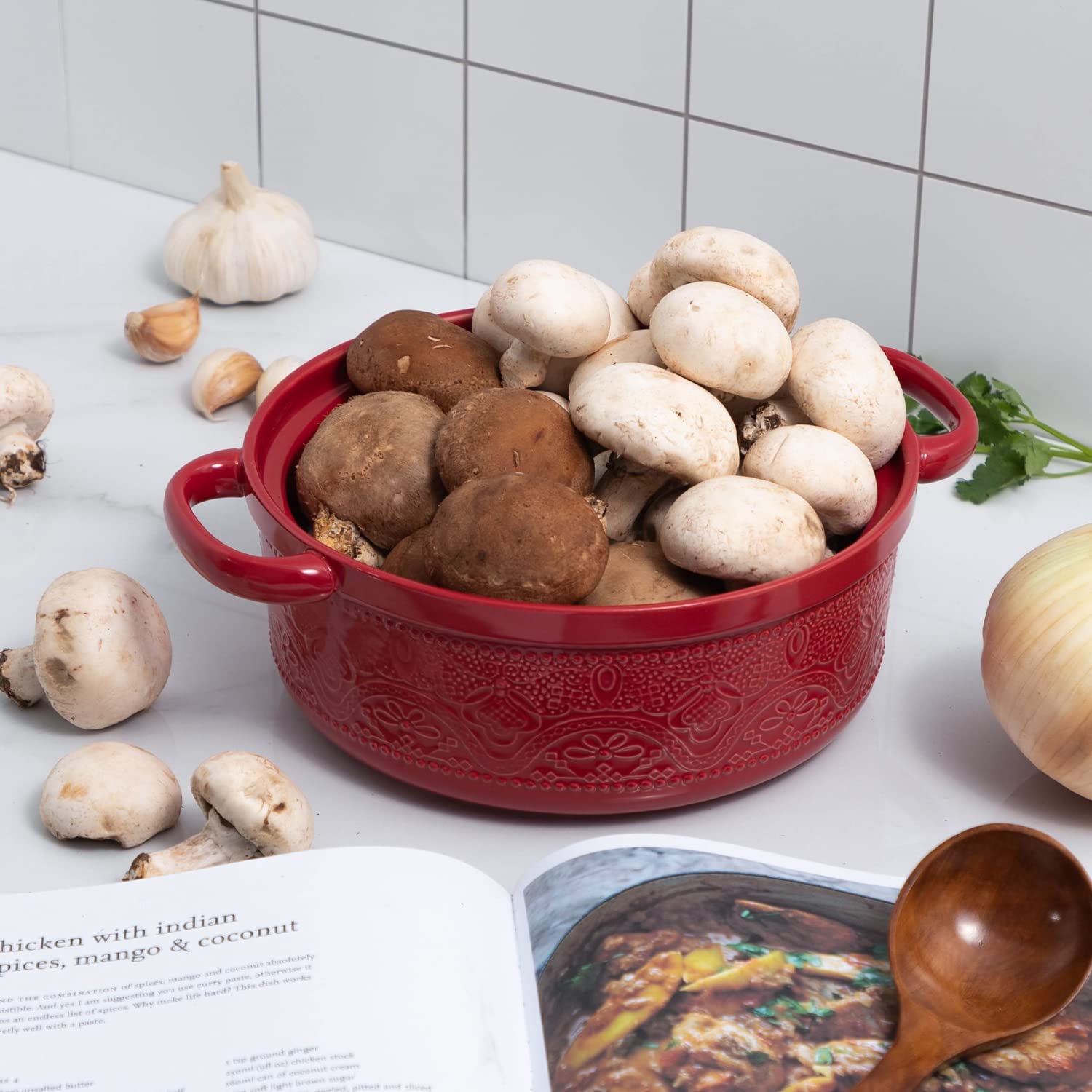 FE FUN ELEMENTS sturdy 2-qt ceramic casserole with lid for even heat.
