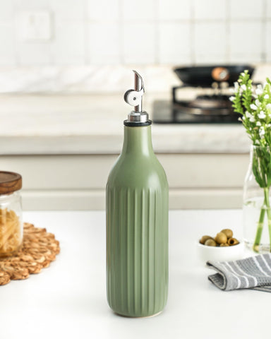 FE FUN ELEMENTS opaque ceramic bottle protects freshness from light