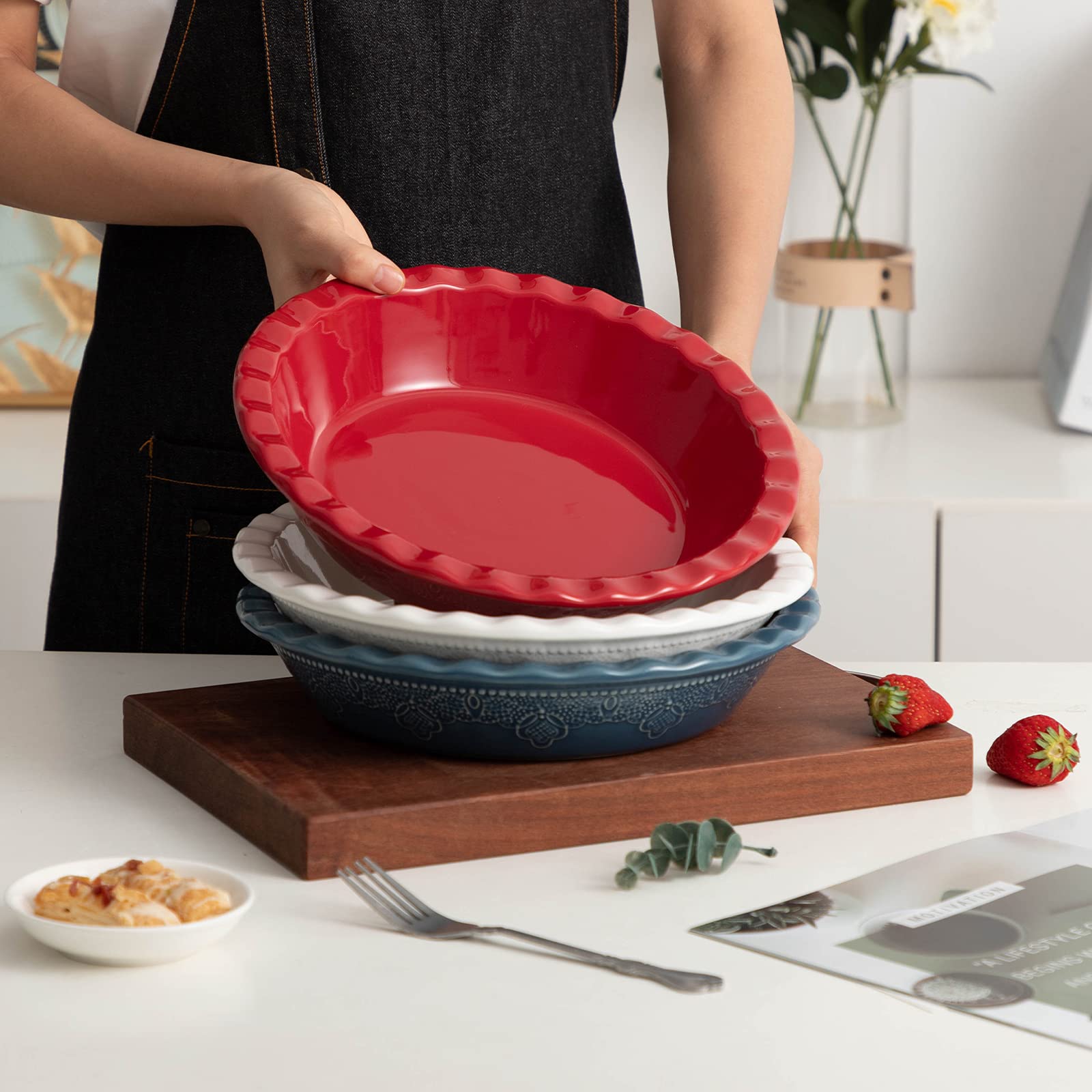 FE Fun Elements deep-dish pie pan ideal for family dessert sharing