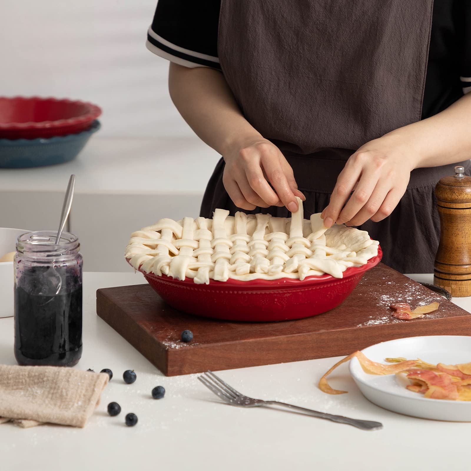 FE Fun Elements lace-design pie dish elevates holiday baking aesthetics