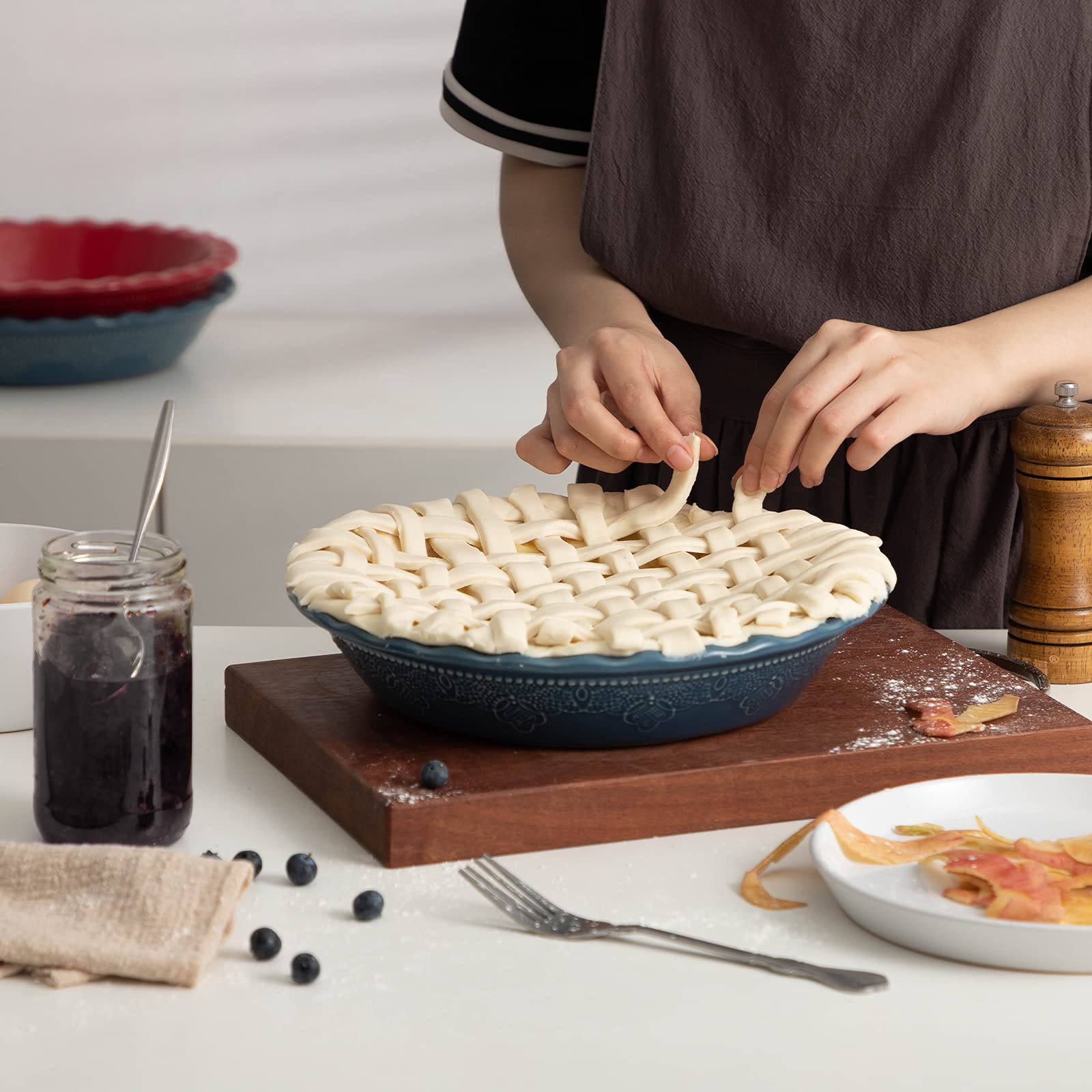 FE Fun Elements ruffled-edge pie plate enhances holiday baking aesthetics