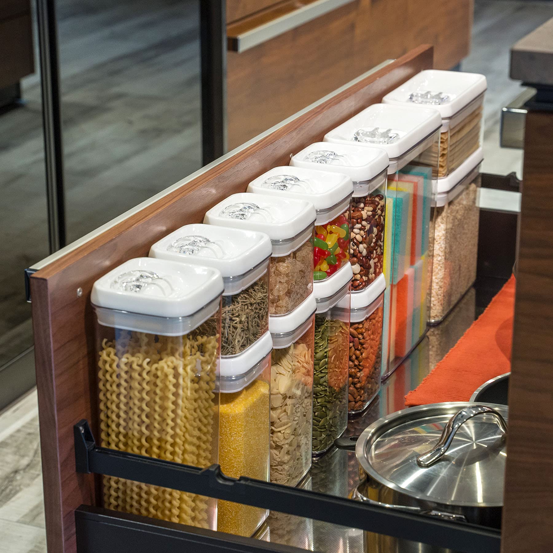 Felli Flip-Tite airtight-seal lid demonstrating secure freshness
