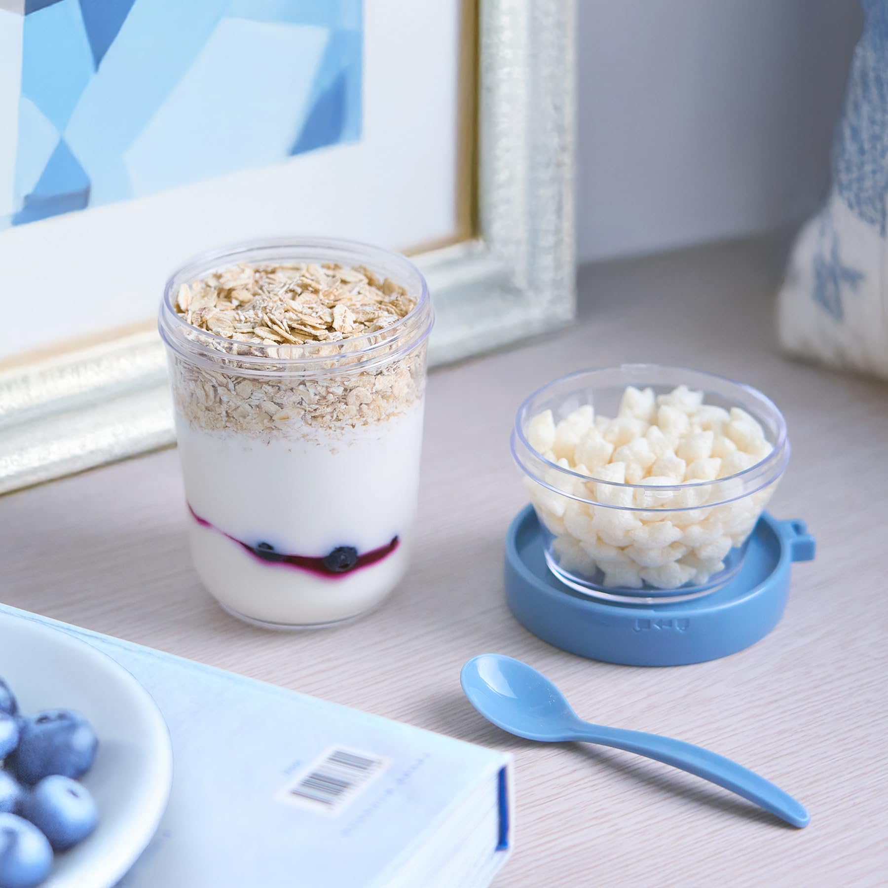 Felli On the Go Yogurt Parfait Cup leak-proof lid keeps liquids contained during commute.