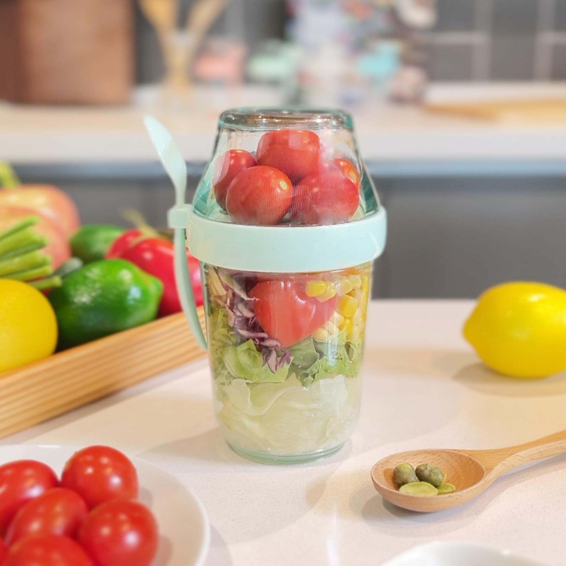 Felli yogurt parfait jar with removable compartment keeping toppings separate and fresh.