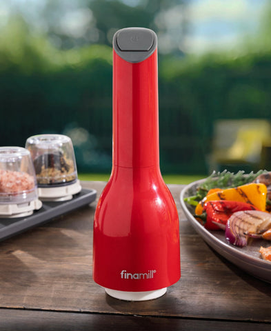 FinaMill LED light guides precise seasoning at stove or table.