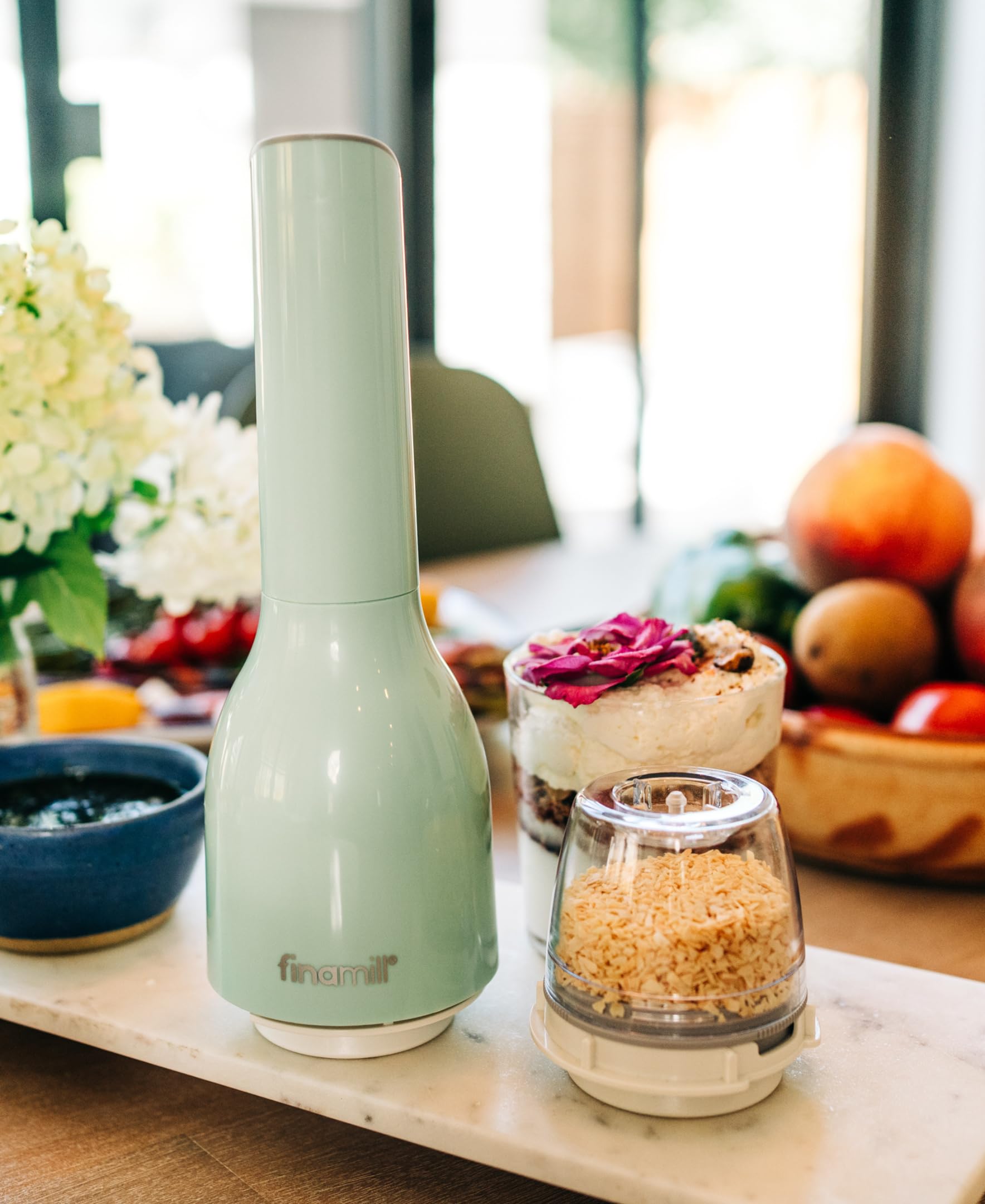 FinaMill Classic kit image with grinder and pods, ideal as a thoughtful kitchen gift