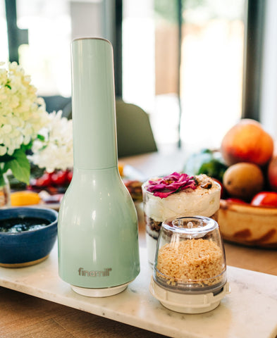 FinaMill Classic kit image with grinder and pods, ideal as a thoughtful kitchen gift