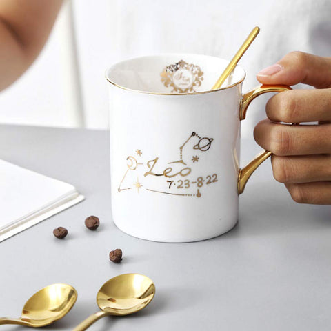 FindTop elegant spoons in packaging suitable for gifting or events.