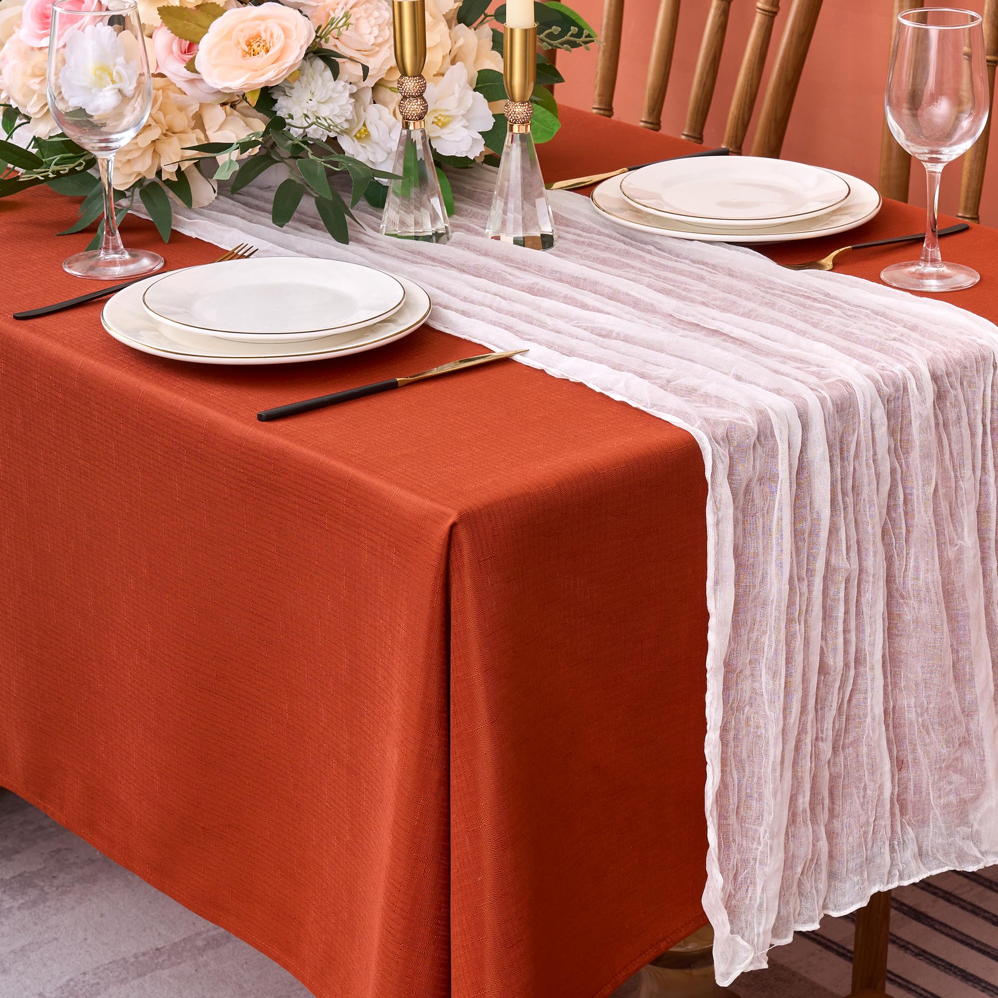 Stain and scratch protection shown on a Fitable tablecloth during dinner service.