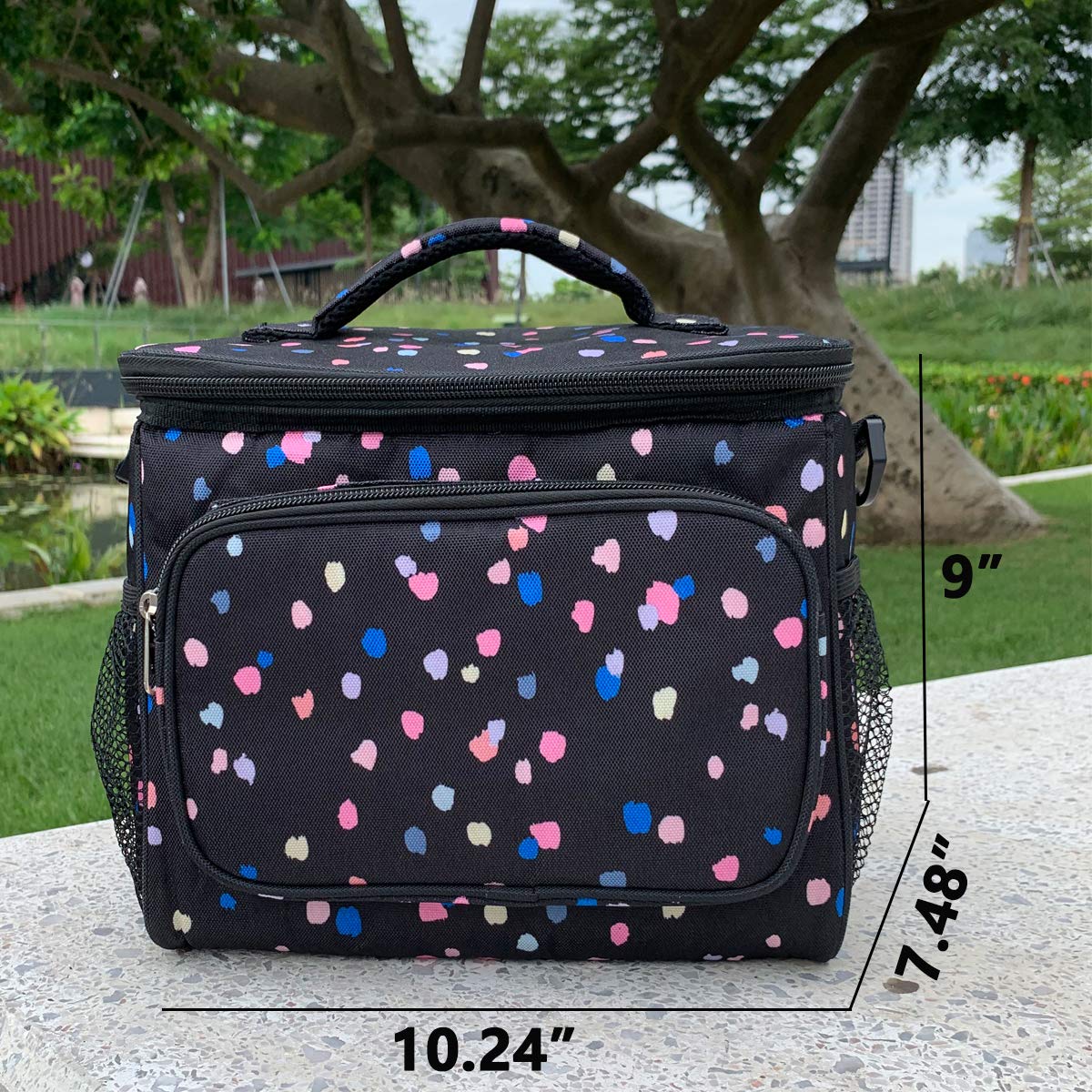 FlowFly lunch bag exterior is water resistant for daily use.