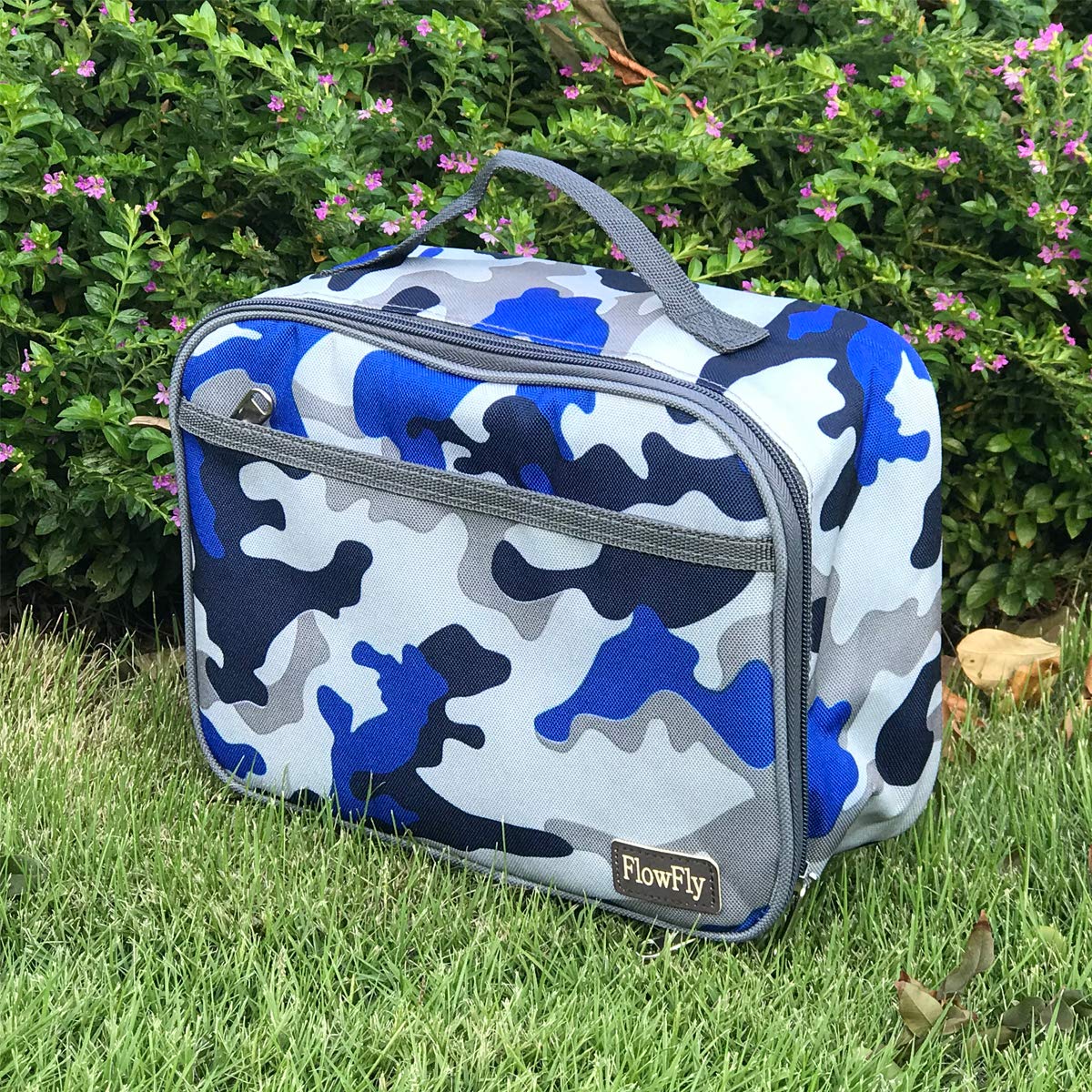 FlowFly lunch bag front pocket for dessert or secret notes on the go.