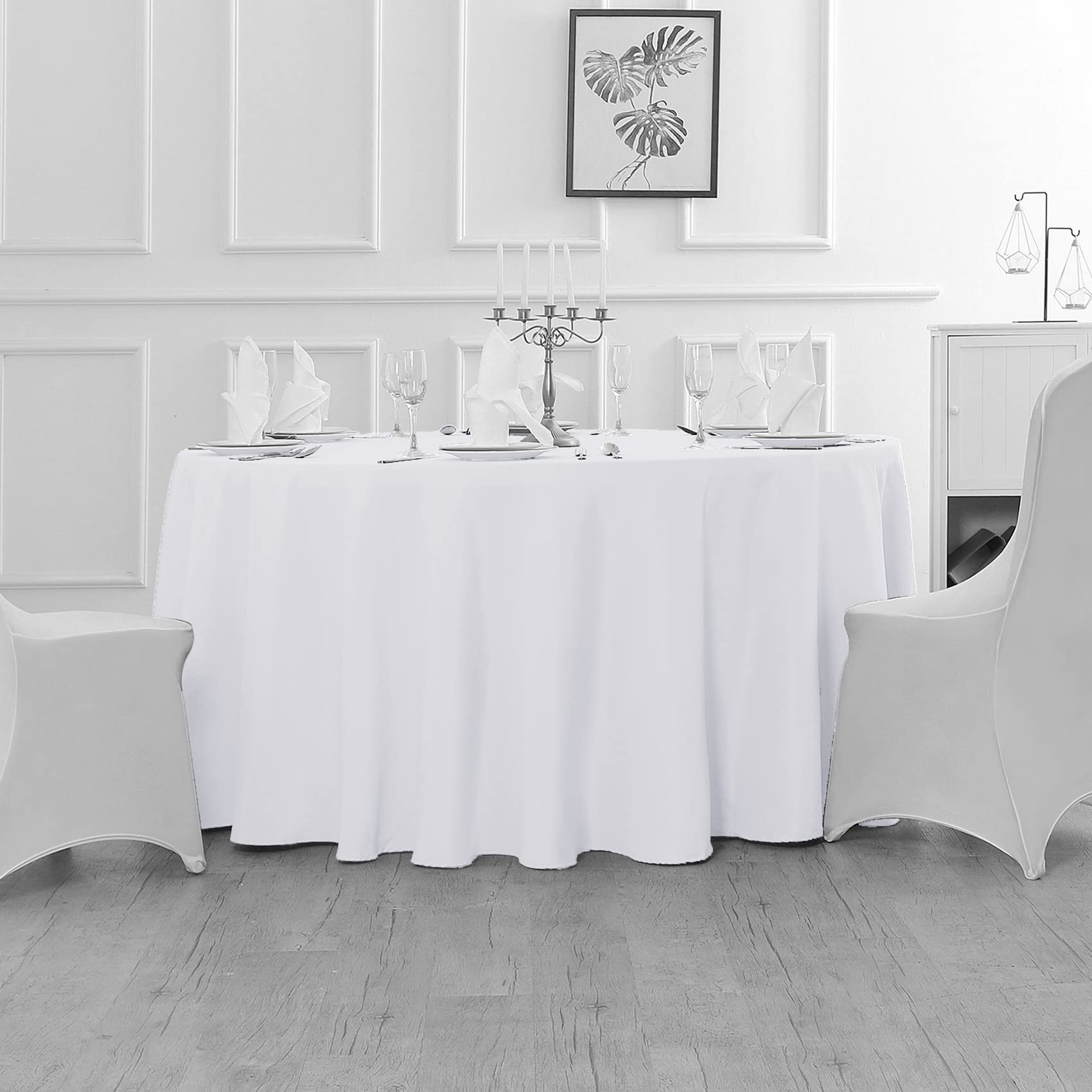 Fokitut durable polyester tablecloth offering easy cleaning for busy family dinners.